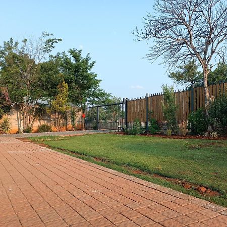 Nini'S Guest Units Hotel Bloemfontein Exterior photo