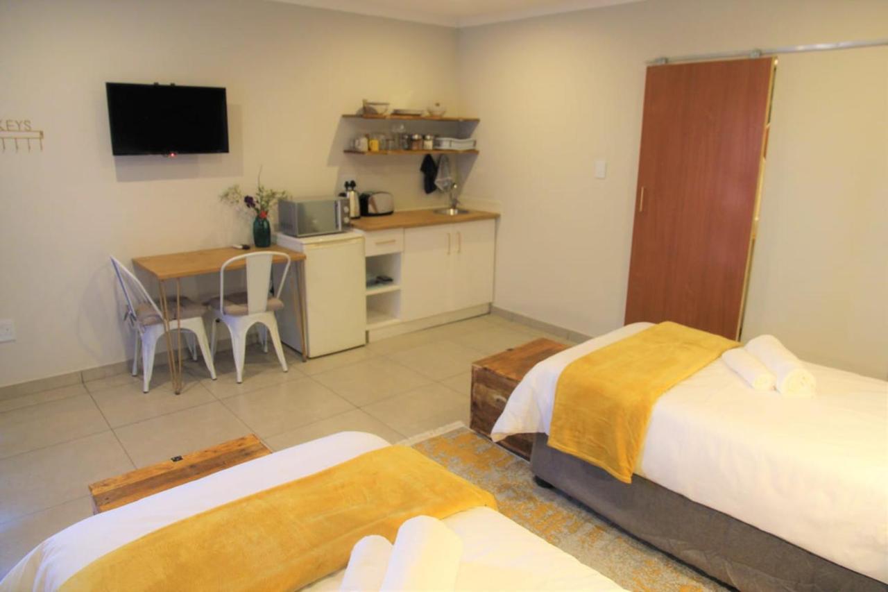 Nini'S Guest Units Hotel Bloemfontein Exterior photo