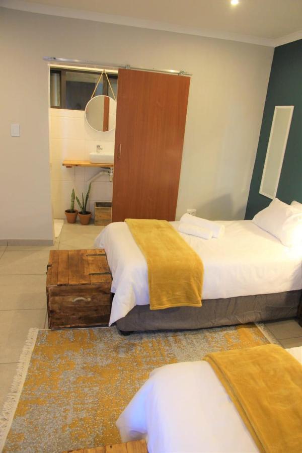 Nini'S Guest Units Hotel Bloemfontein Exterior photo